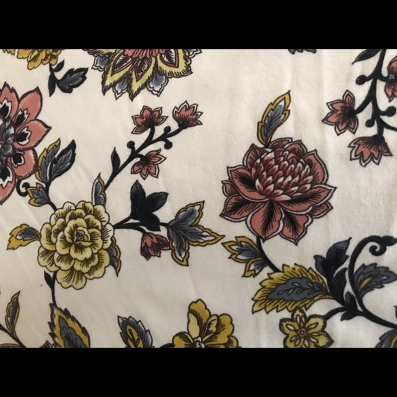 Forever 21 Contemporary cold shoulder dress - Picture 4 of 7